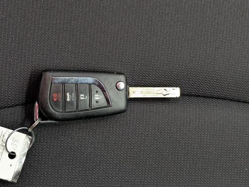 Used 2021 Toyota Corolla LE image 12