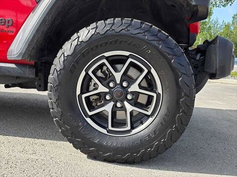 Used 2025 Jeep Wrangler Unlimited Rubicon AWD/4WD image 9