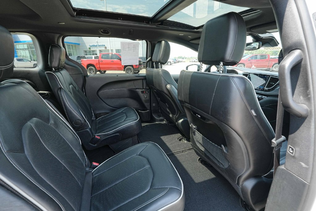 Used 2025 Chrysler Pacifica Limited FWD image 25