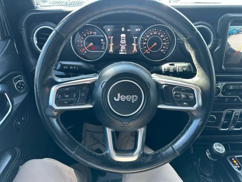 Used 2018 Jeep Wrangler Unlimited Sahara image 17