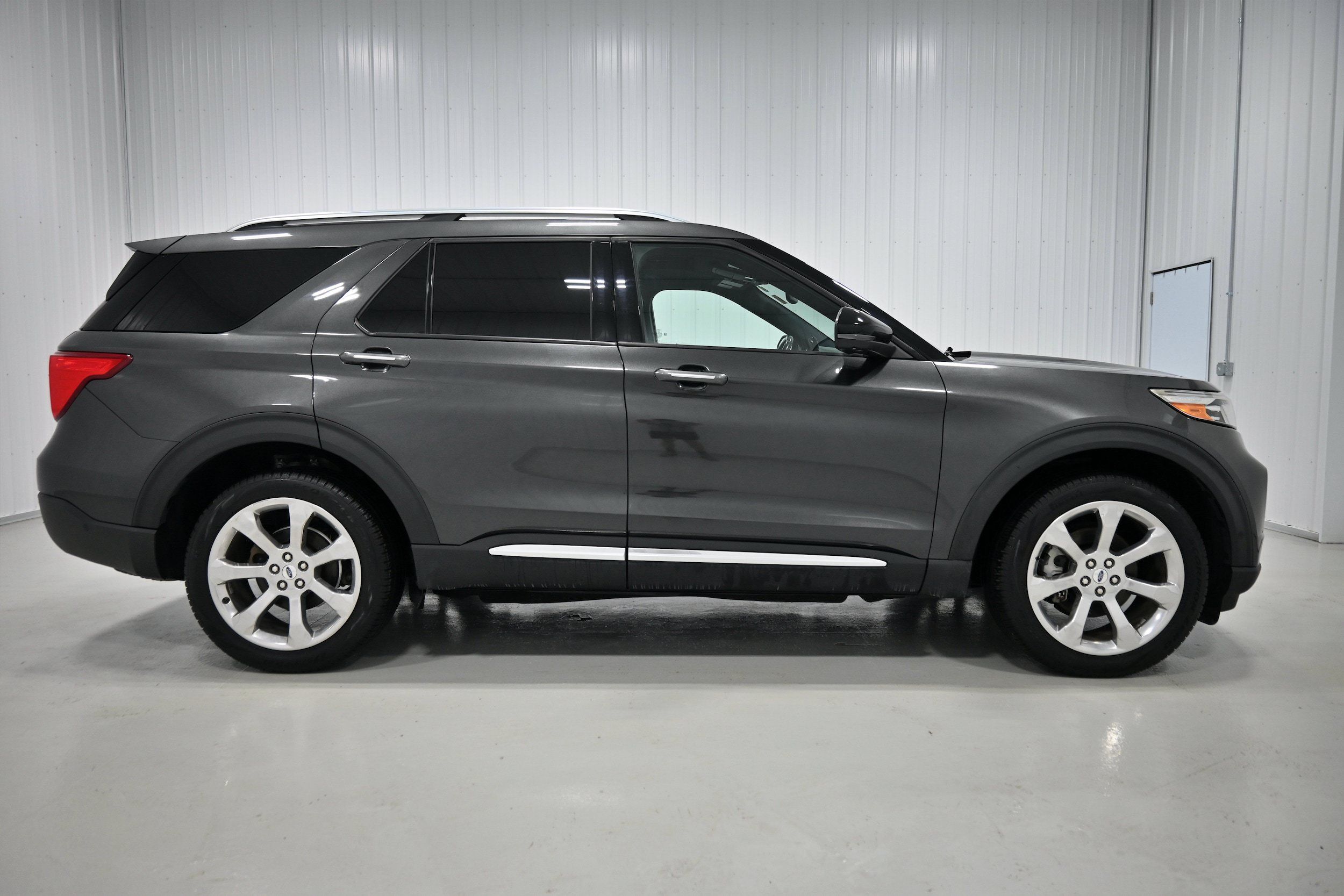 Used 2020 Ford Explorer Platinum w/ Premium Technology Package AWD/4WD image 39