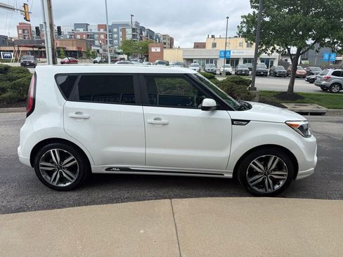 Used 2016 Kia Soul + w/ Soulful Package FWD image 4