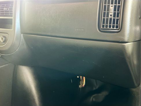 Used 2017 Chevrolet Express 3500 Extended image 24