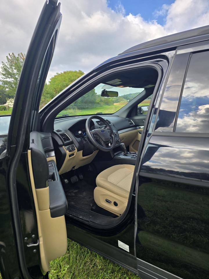 Used 2017 Ford Explorer 4WD image 3