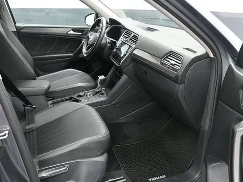 Used 2023 Volkswagen Tiguan SE AWD/4WD image 9