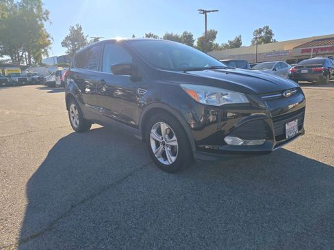 Used 2015 Ford Escape SE image 3