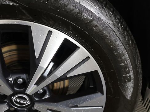 Used 2023 Nissan Rogue SV w/ SV Premium Package image 21