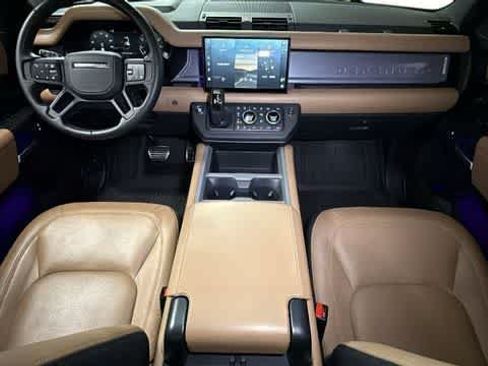 Used 2025 Land Rover Defender 110 V8 AWD/4WD image 4