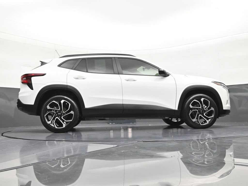 Used 2025 Chevrolet Trax RS FWD image 28