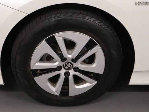 Used 2017 Toyota Prius Three w/ Advanced Technology Package FWD image 7