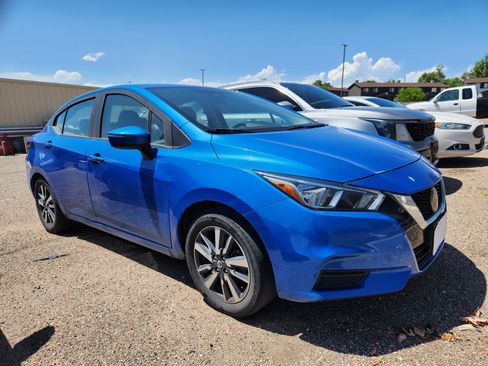 Used 2021 Nissan Versa SV FWD image 2
