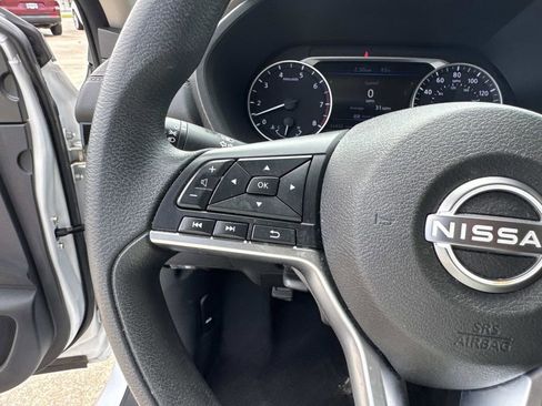 Used 2025 Nissan Sentra SV FWD image 40