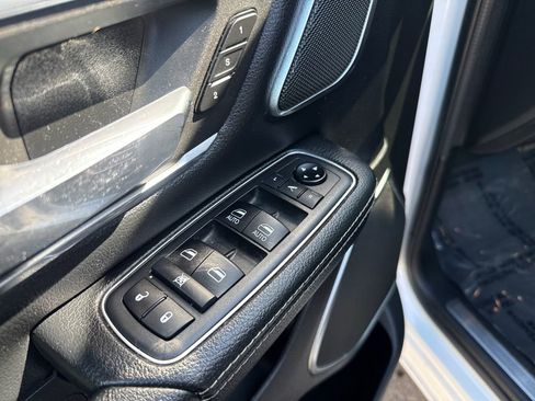 Used 2019 RAM 1500 Laramie AWD/4WD image 11