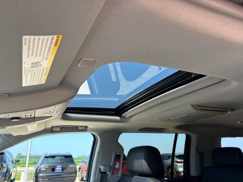 Used 2019 Chevrolet Suburban LT AWD/4WD image 33