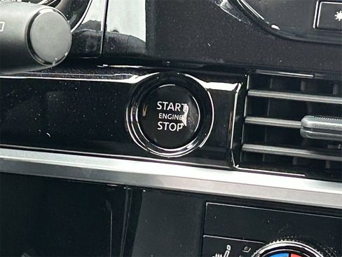 New 2025 Nissan Pathfinder SL image 16