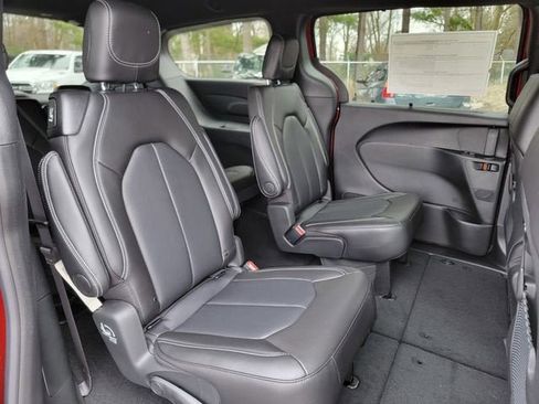 New 2026 Chrysler Pacifica Select AWD/4WD image 22