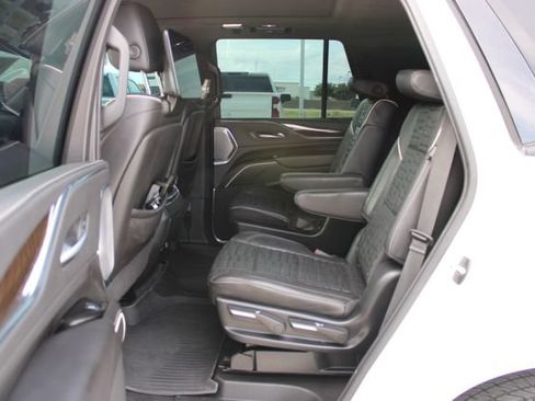 Used 2024 Cadillac Escalade Sport Platinum w/ LPO, ONYX Package AWD/4WD image 18