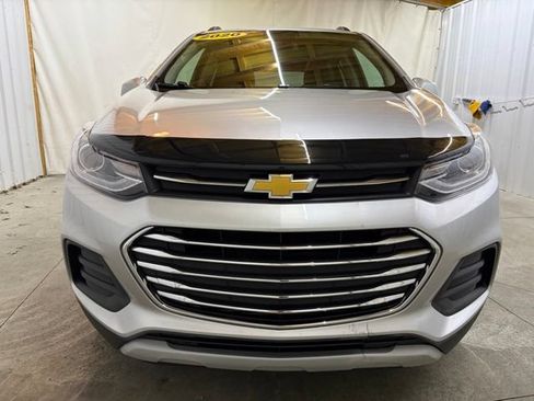Used 2020 Chevrolet Trax LT w/ LT Convenience Package AWD/4WD image 3