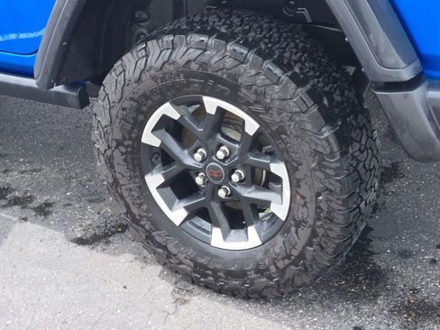 Used 2025 Jeep Wrangler Unlimited Rubicon AWD/4WD image 16
