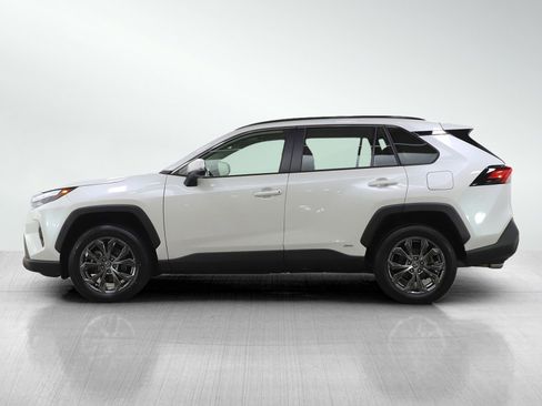 Used 2022 Toyota RAV4 XLE Premium image 2