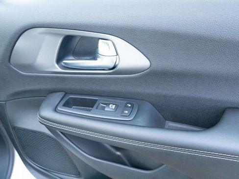 New 2026 Chrysler Pacifica Select image 44