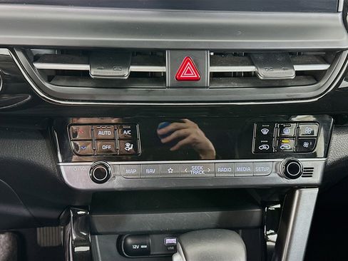 Used 2025 Kia Seltos S FWD image 24