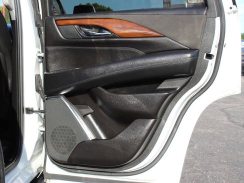 Used 2016 Cadillac Escalade Luxury AWD/4WD image 13