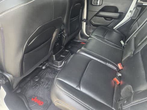 Used 2018 Jeep Wrangler Unlimited Sahara AWD/4WD image 11