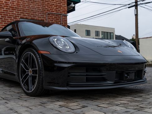 Used 2025 Porsche 911 Carrera image 9