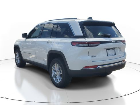 New 2026 Jeep Grand Cherokee Laredo RWD image 3
