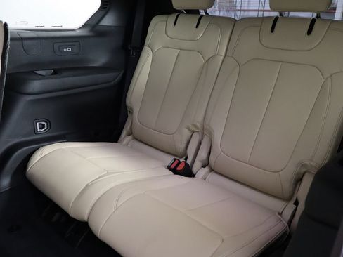 Used 2023 Jeep Grand Cherokee L Limited AWD/4WD image 17