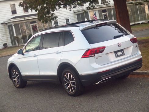 Used 2018 Volkswagen Tiguan SE w/ Panoramic Sunroof Package image 19