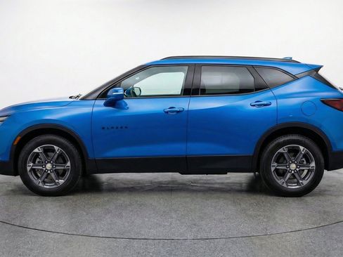Used 2025 Chevrolet Blazer LT FWD image 5