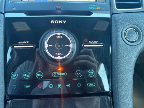 Used 2018 Ford Taurus Limited w/ Driver Assist Package image 24