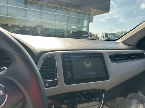 Used 2021 Honda HR-V EX image 7