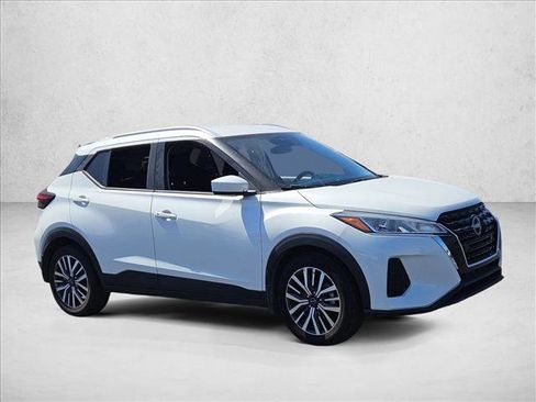 Used 2023 Nissan Kicks SV FWD image 2