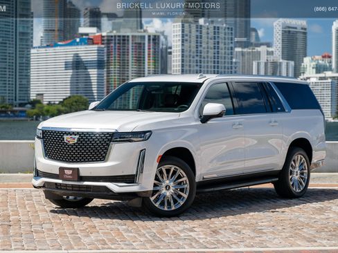 Used 2024 Cadillac Escalade ESV Luxury AWD/4WD image 9