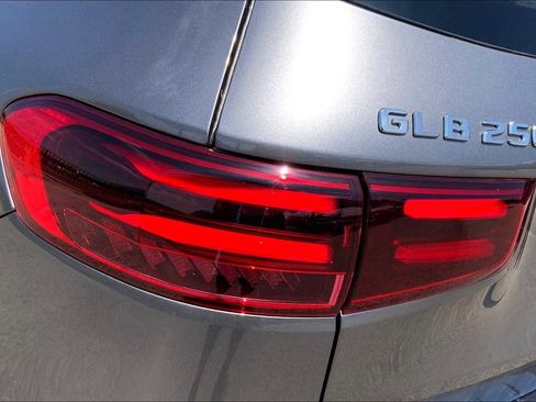 New 2025 Mercedes-Benz GLB 250 image 6