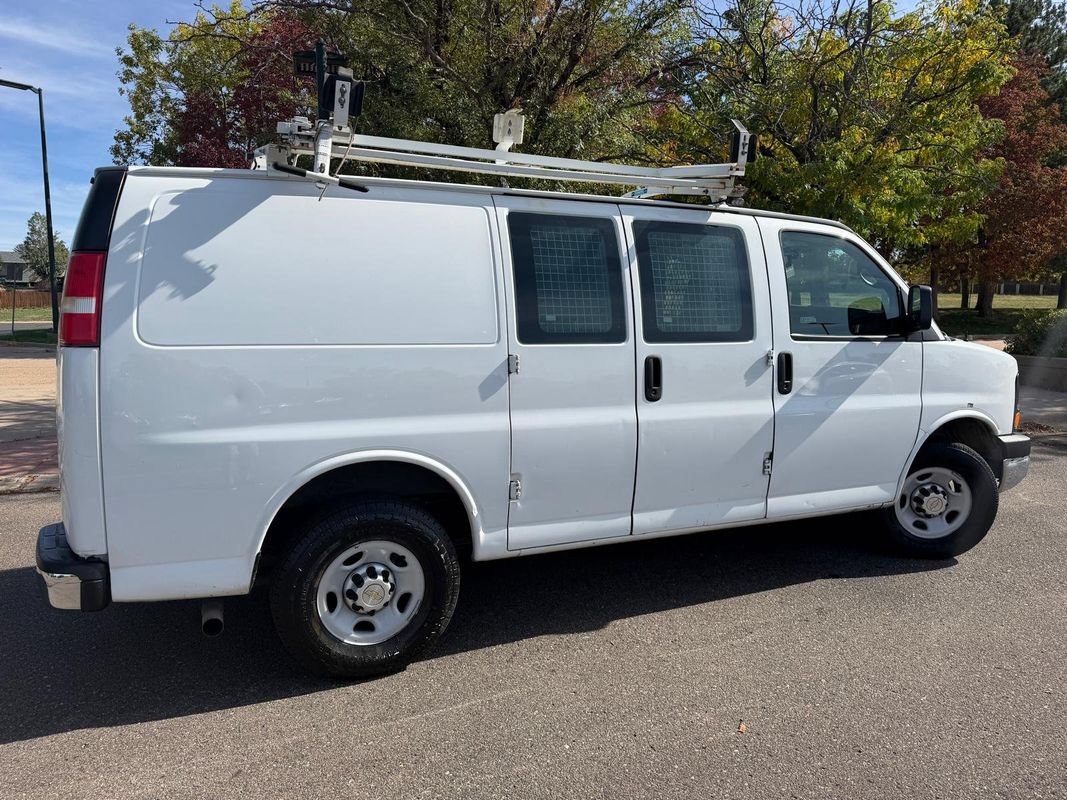 Used 2014 Chevrolet Express 2500 RWD image 4