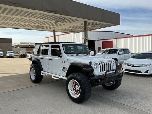 Used 2018 Jeep Wrangler Unlimited Sport S image 3