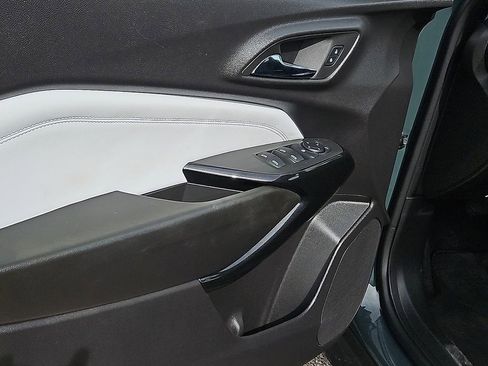 Used 2025 Chevrolet Trax LT image 20