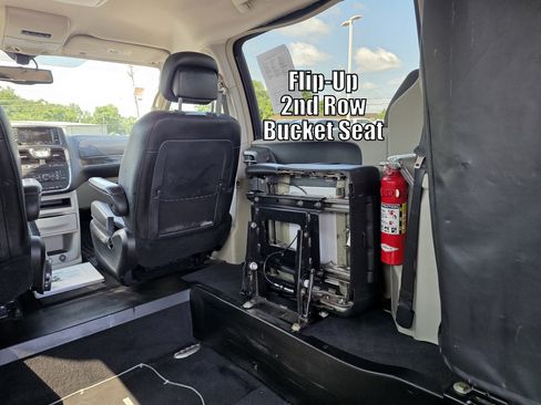 Used 2015 Chrysler Town & Country Touring w/ Driver Convenience Group FWD image 35