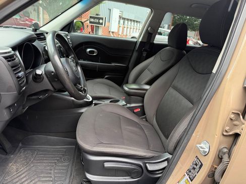 Used 2016 Kia Soul FWD image 9