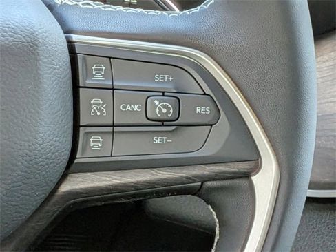 New 2025 Jeep Grand Cherokee Limited image 17