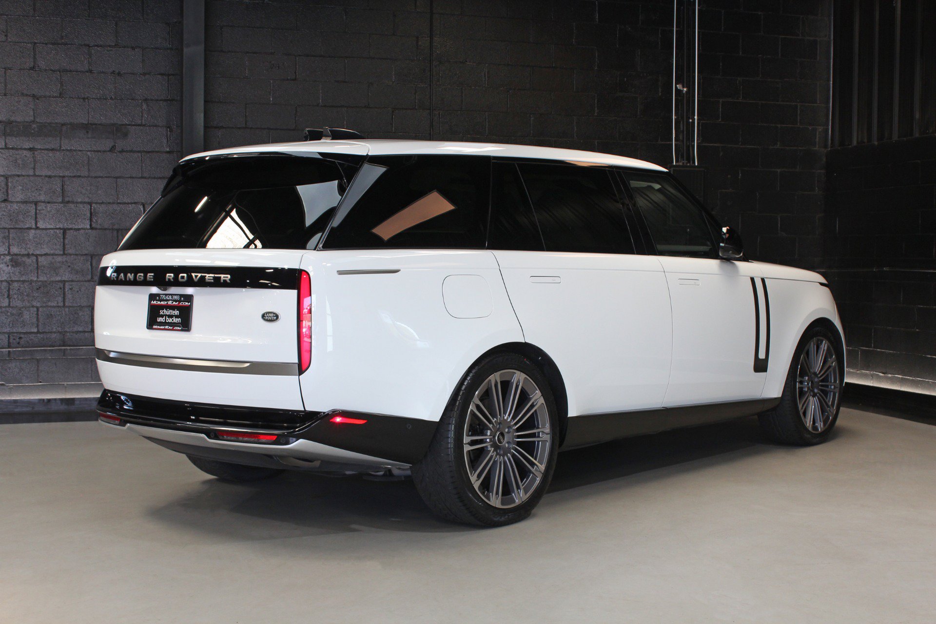 Used 2023 Land Rover Range Rover Long Wheelbase SE AWD/4WD image 16
