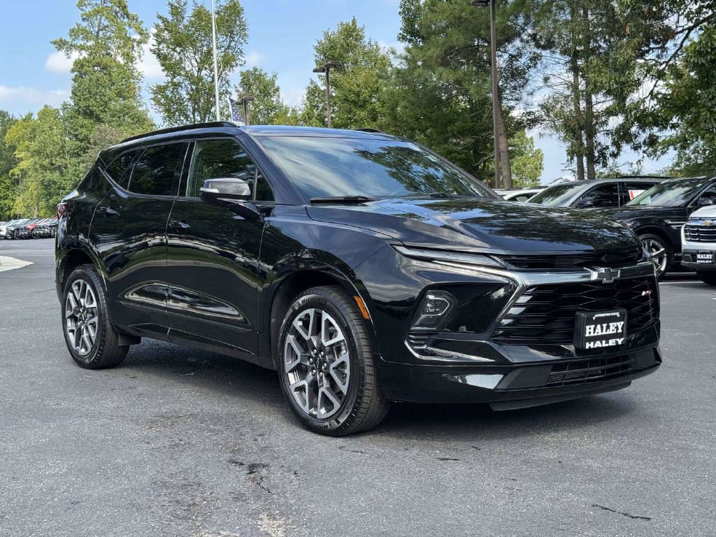 Used 2025 Chevrolet Blazer RS FWD image 2