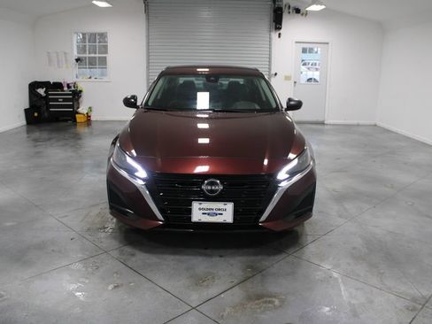 Used 2024 Nissan Altima 2.5 SV image 4