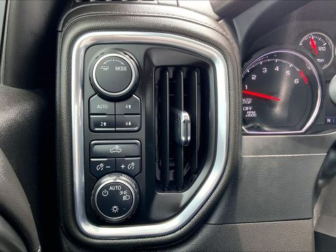 Used 2022 Chevrolet Silverado 1500 LT w/ Z71 Off-Road Package AWD/4WD image 33