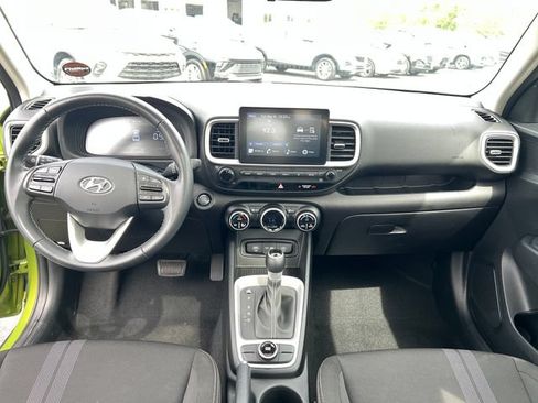 Used 2024 Hyundai Venue SEL FWD image 14