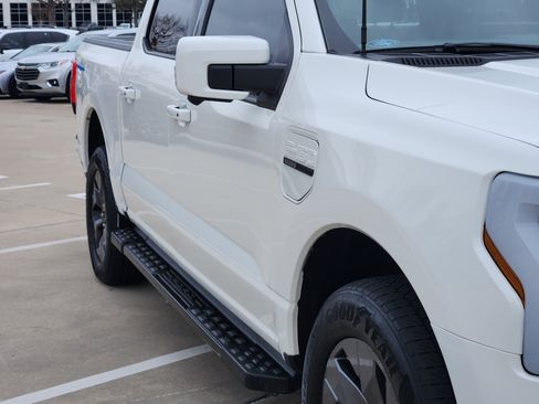 Used 2022 Ford F150 Lightning Lariat image 9